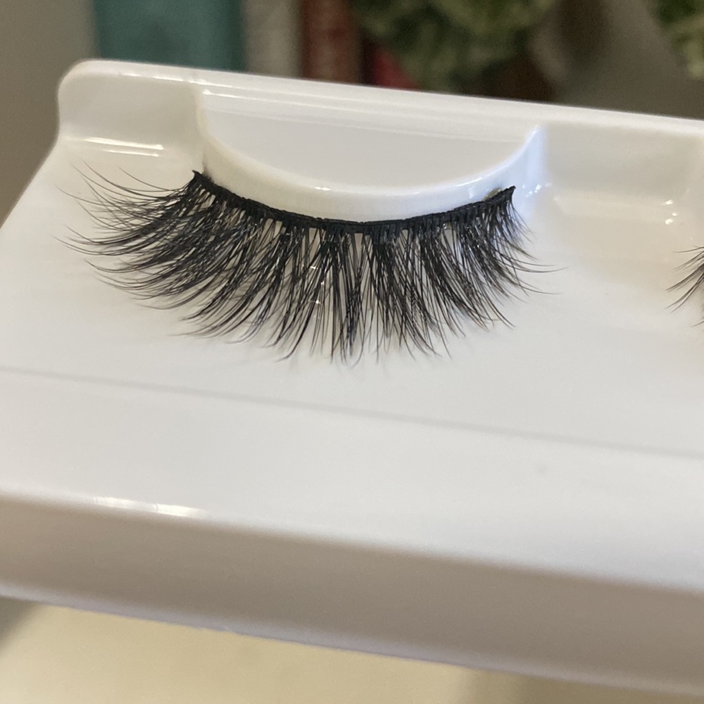 Red Aspen Lashes Chesca - Picture 4 of 4